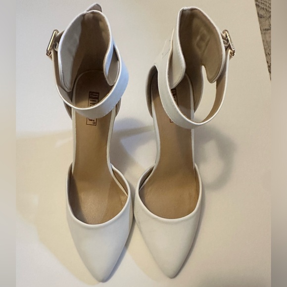 IDIFU White Ankle Strap Heels - Picture 3 of 10